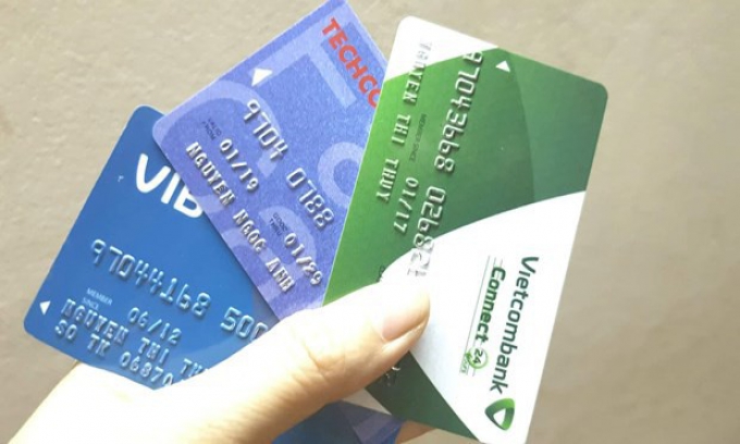 Khi nào các ngân hàng dừng phát hành thẻ từ?